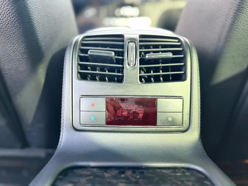 Mercedes-Benz CLS 550 * CARFAX * ФИНАНСИРАНЕ , снимка 14 - Автомобили и джипове - 53077178