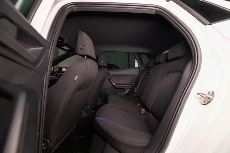 Seat Ibiza FR Подгрев на седалки * Apple CarPlay/Android Auto, снимка 12 - Автомобили и джипове - 53505427