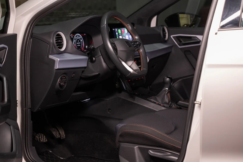 Seat Ibiza FR Подгрев на седалки * Apple CarPlay/Android Auto, снимка 7 - Автомобили и джипове - 53505427