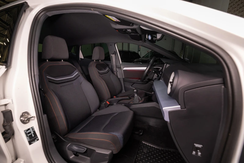 Seat Ibiza FR Подгрев на седалки * Apple CarPlay/Android Auto, снимка 10 - Автомобили и джипове - 53505427