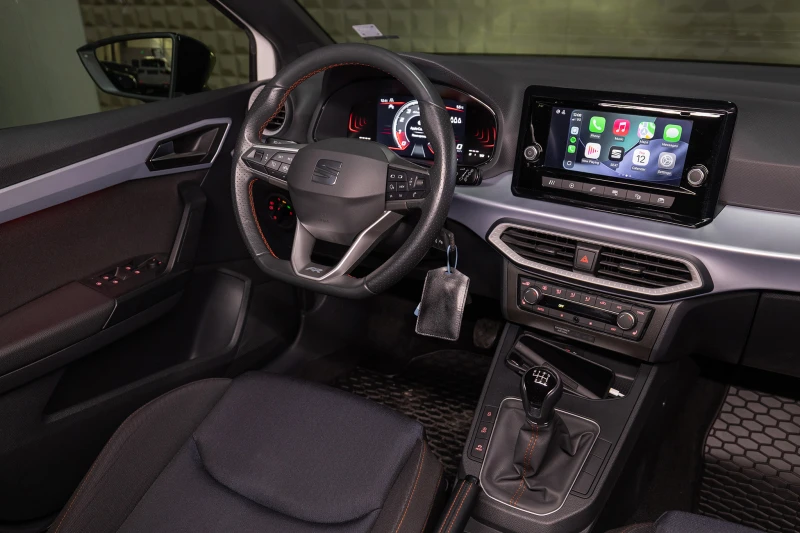 Seat Ibiza FR Подгрев на седалки * Apple CarPlay/Android Auto, снимка 11 - Автомобили и джипове - 53505427