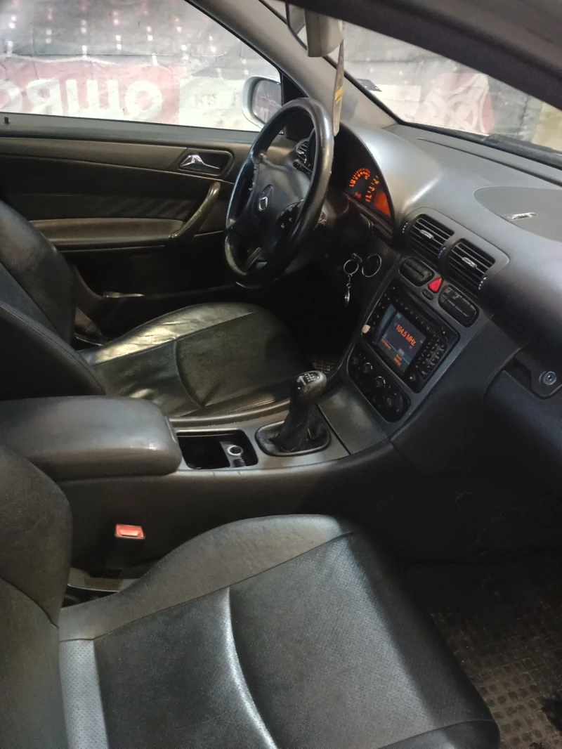 Mercedes-Benz C 200, снимка 4 - Автомобили и джипове - 53512795
