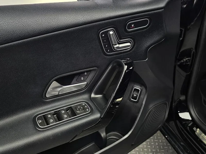 Mercedes-Benz A 220, снимка 14 - Автомобили и джипове - 56016646