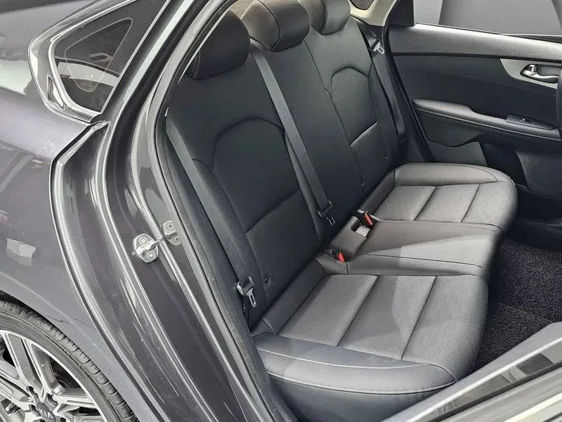 Kia K3, снимка 11 - Автомобили и джипове - 56706941