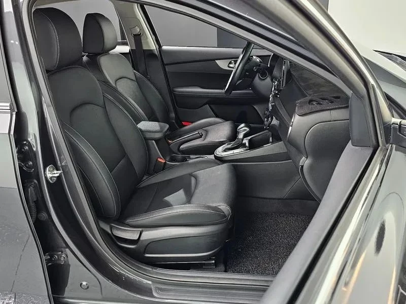 Kia K3, снимка 10 - Автомобили и джипове - 56706941