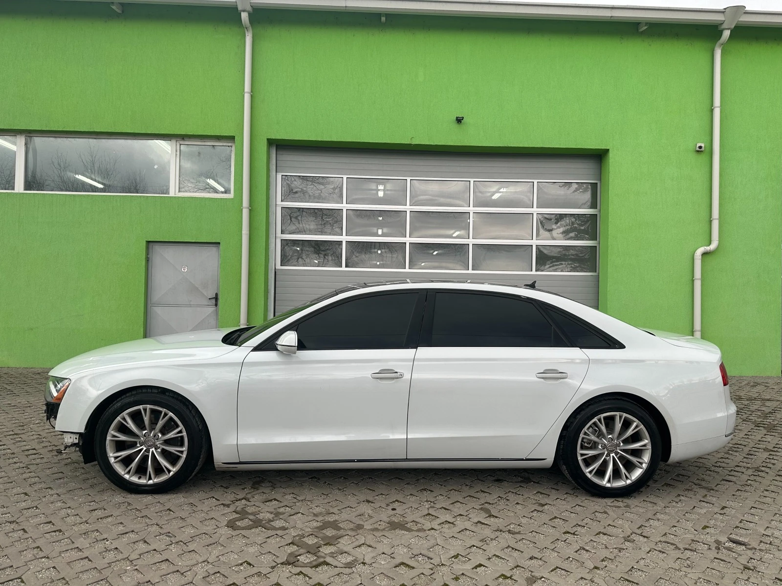 Audi A8 L 4.2 FSI  - изображение 2