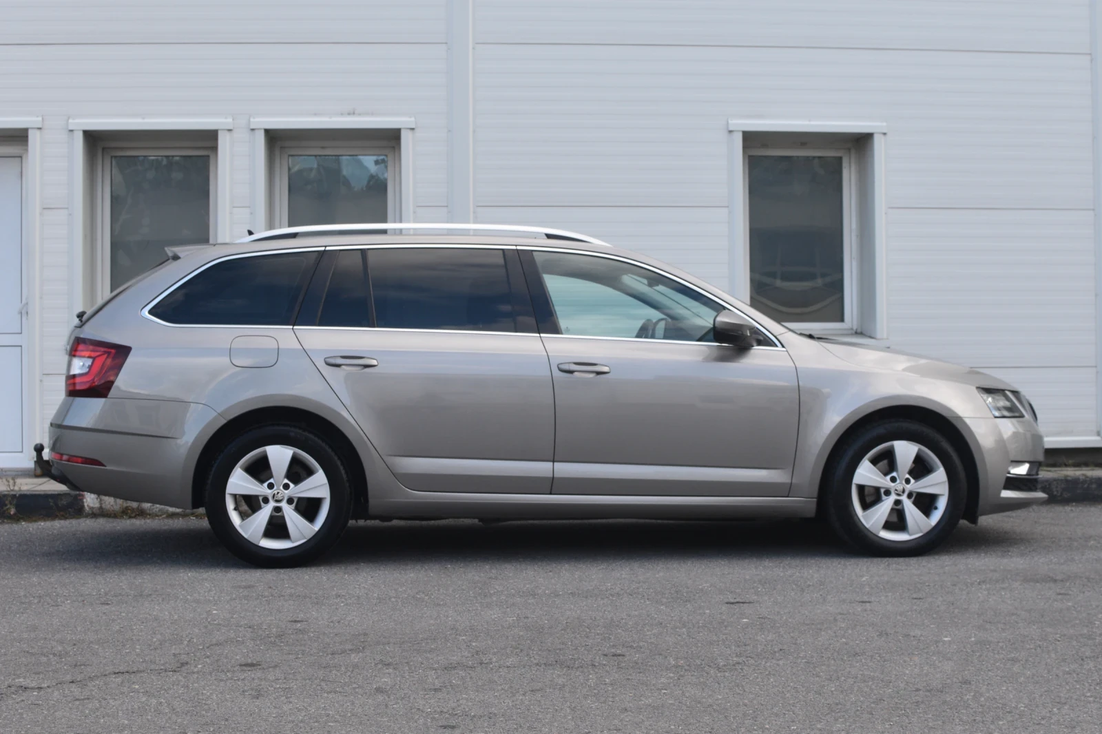 Skoda Octavia 2.0 TDI DSG * LED*  - изображение 5