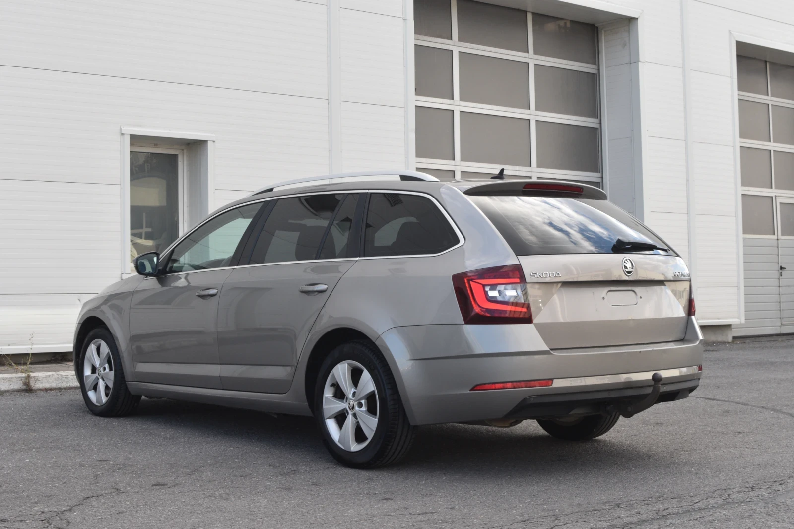 Skoda Octavia 2.0 TDI DSG * LED*  - изображение 8