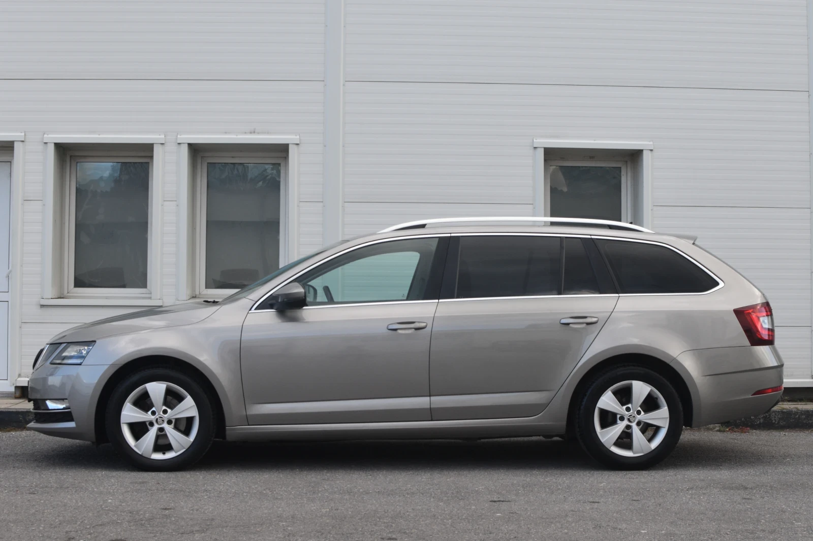 Skoda Octavia 2.0 TDI DSG * LED*  - изображение 9