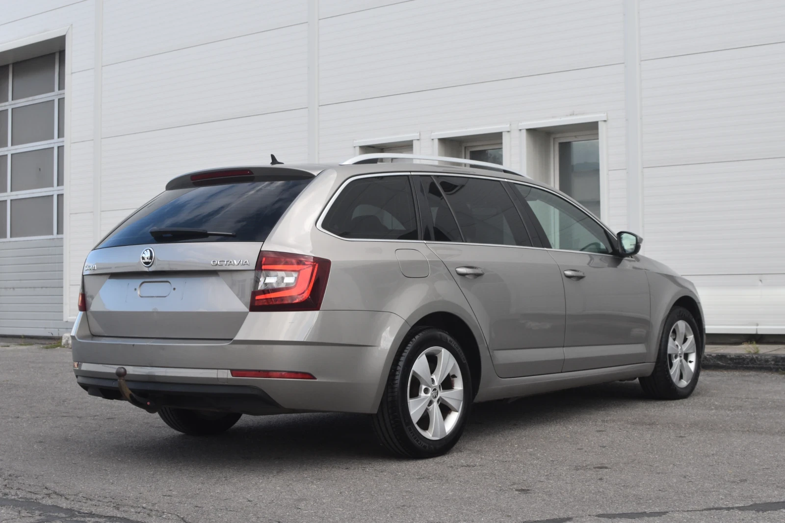 Skoda Octavia 2.0 TDI DSG * LED*  - изображение 6