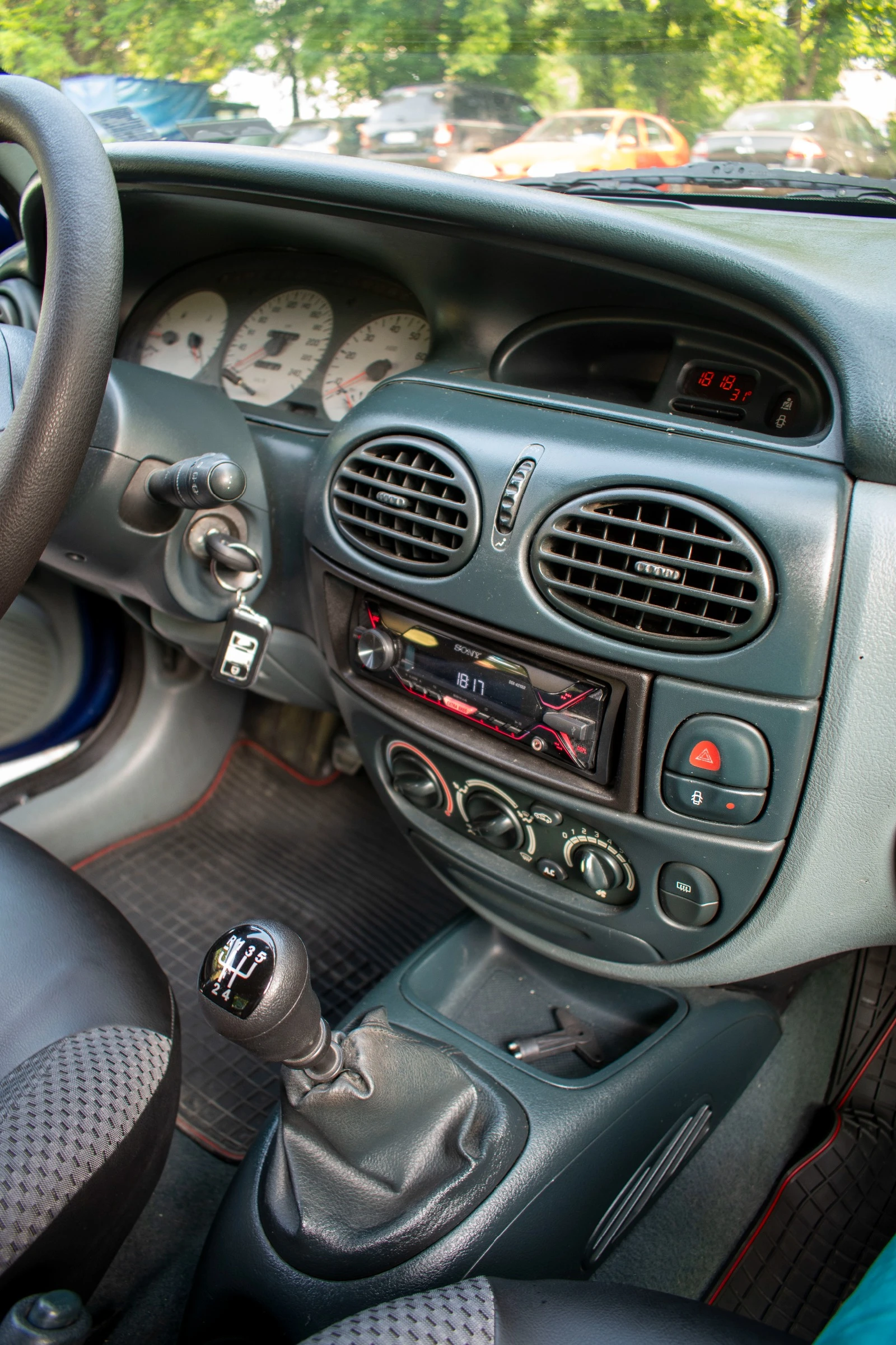 Renault Megane Coach 1.6e - изображение 10