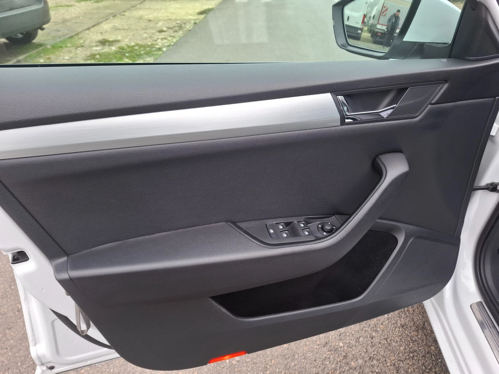 Skoda Superb 1.6TDI DSG Navi - изображение 7