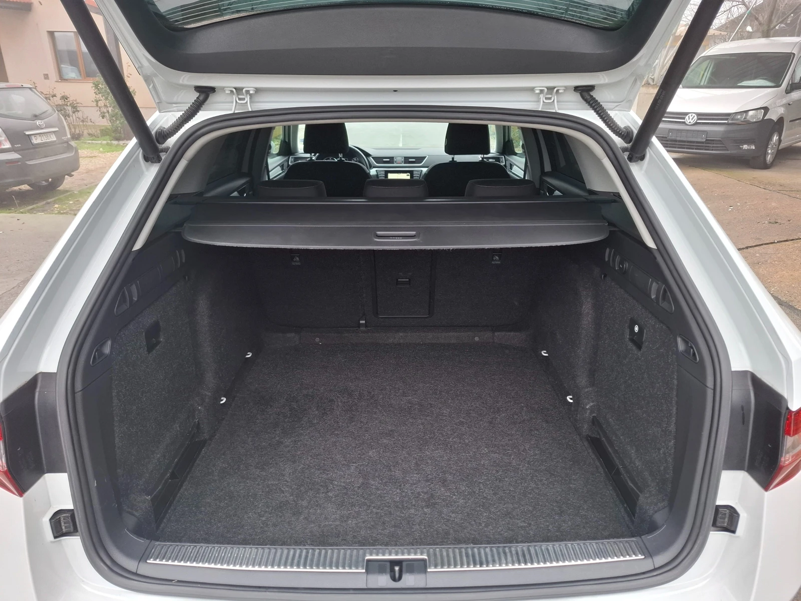 Skoda Superb 1.6TDI DSG Navi | Mobile.bg � ����������� 15