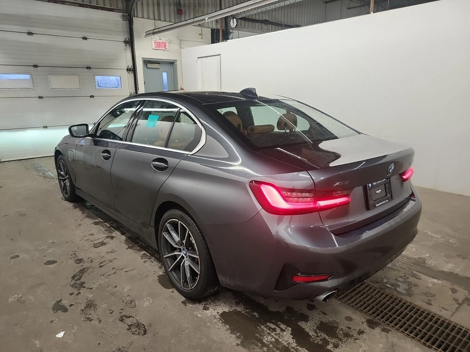 BMW 330 E HYBRID * * CARFAX * * АВТО КРЕДИТ * *  - изображение 6