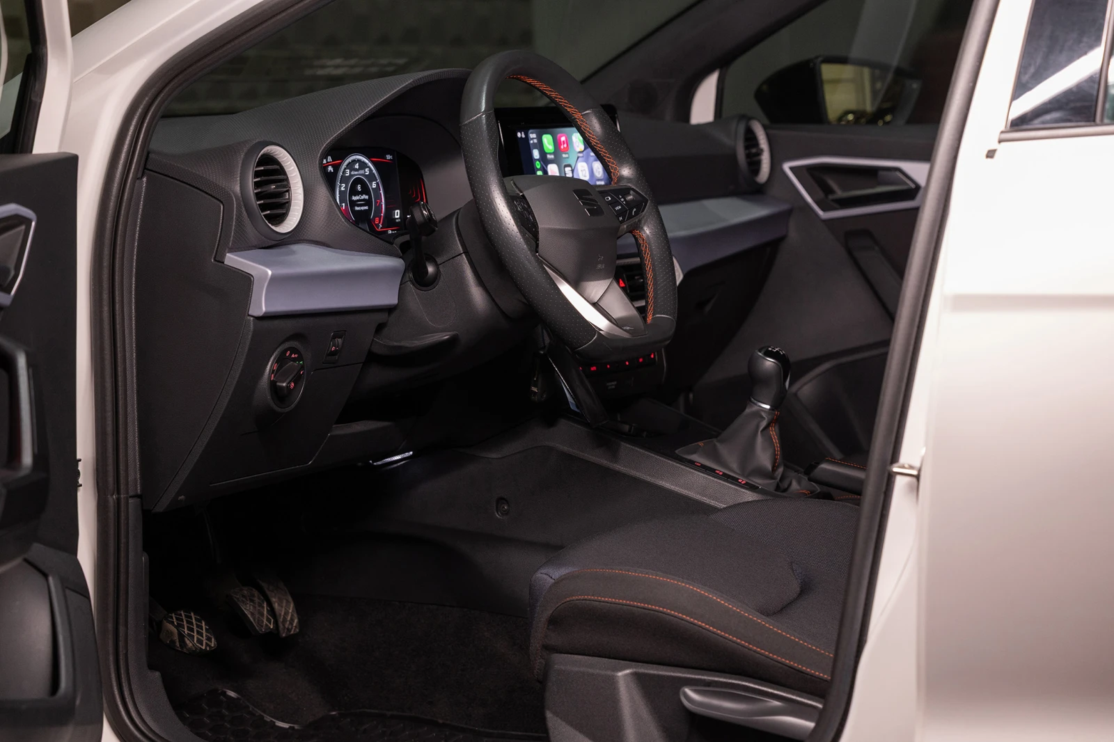 Seat Ibiza FR Подгрев на седалки * Apple CarPlay/Android Auto - изображение 7