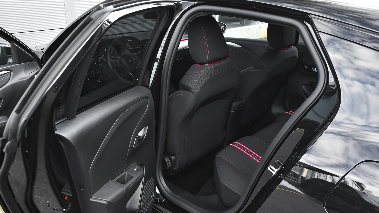 Opel Corsa e-GS Line 50 kWh - изображение 9