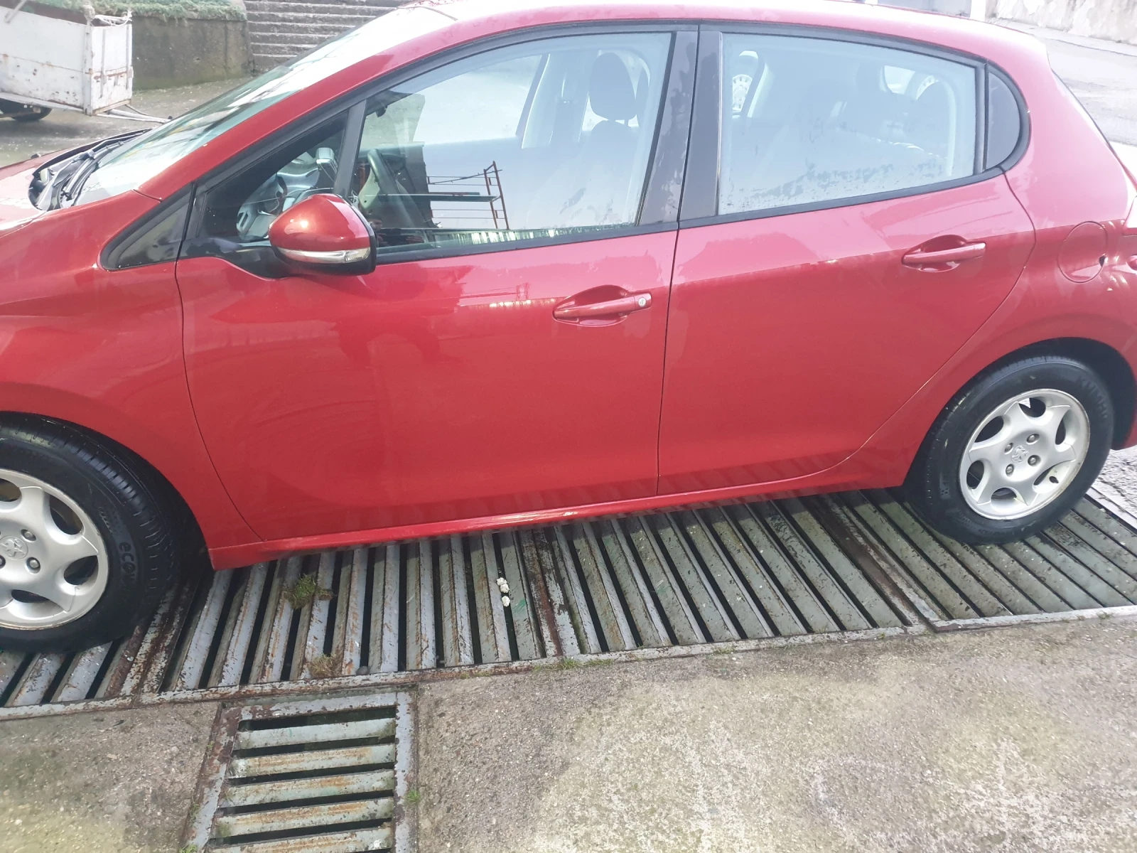 Peugeot 208 1.4, снимка 2 - Автомобили и джипове - 54573669