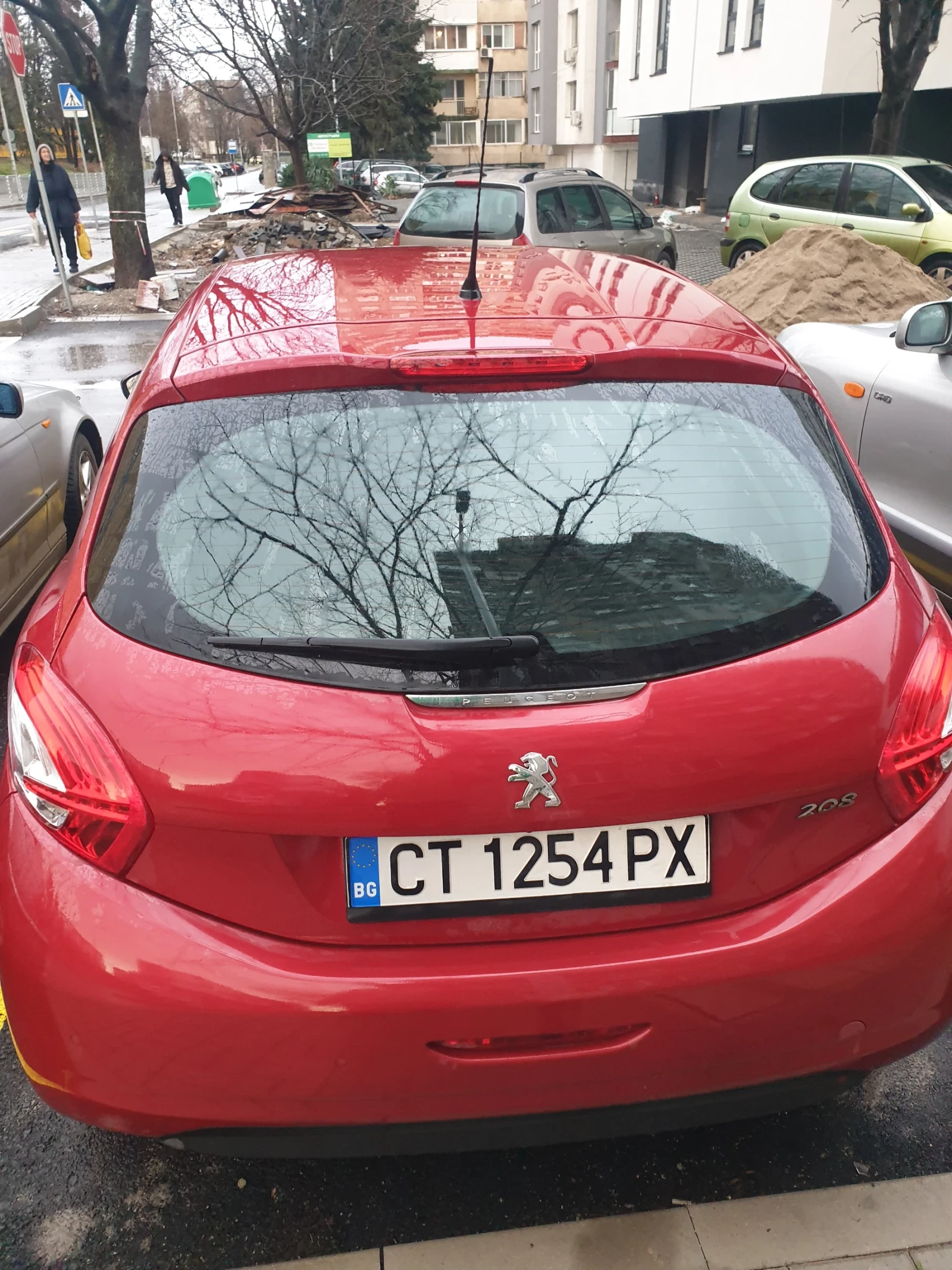 Peugeot 208 1.4, снимка 9 - Автомобили и джипове - 54573669