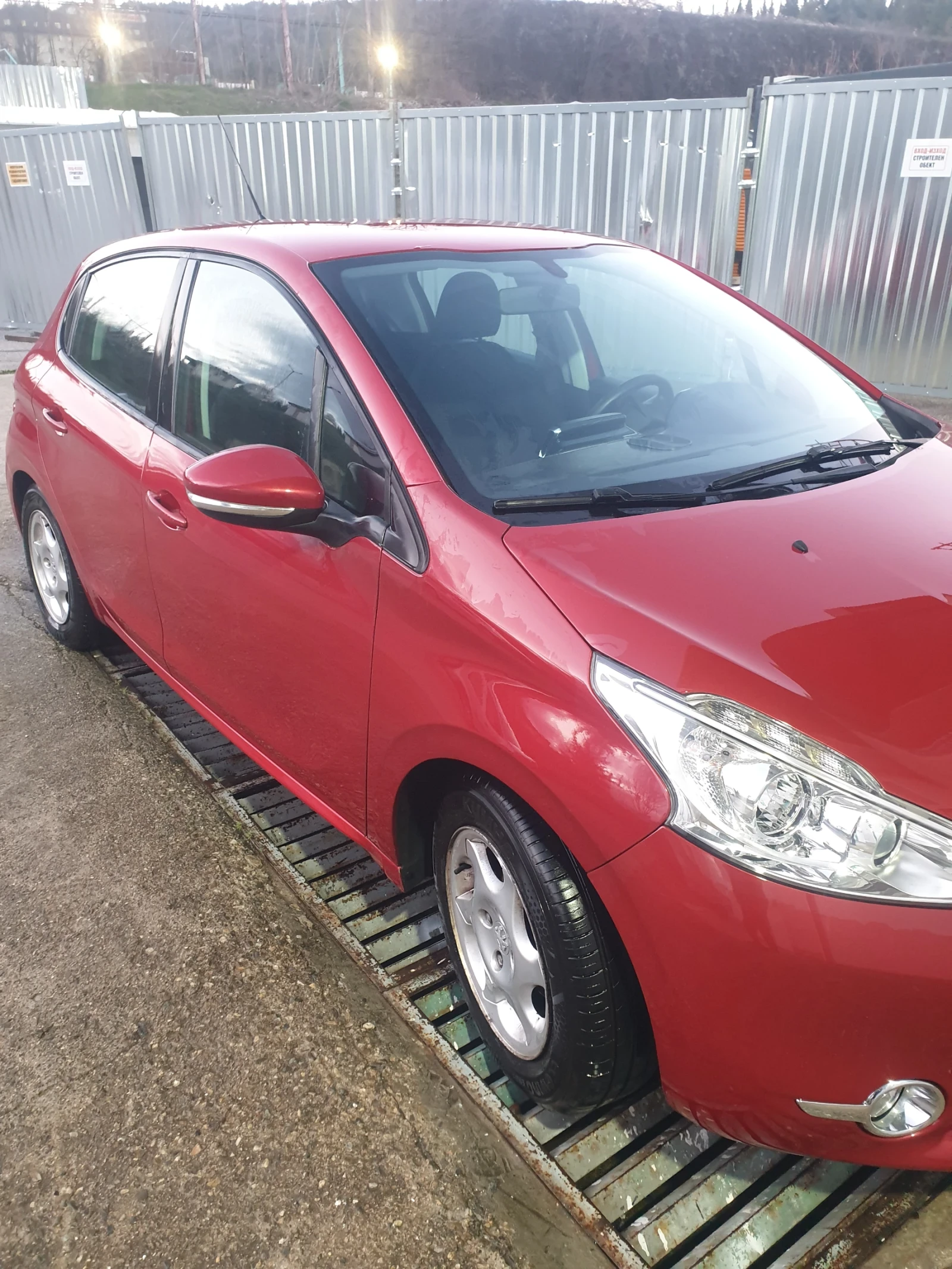 Peugeot 208 1.4, снимка 6 - Автомобили и джипове - 54573669