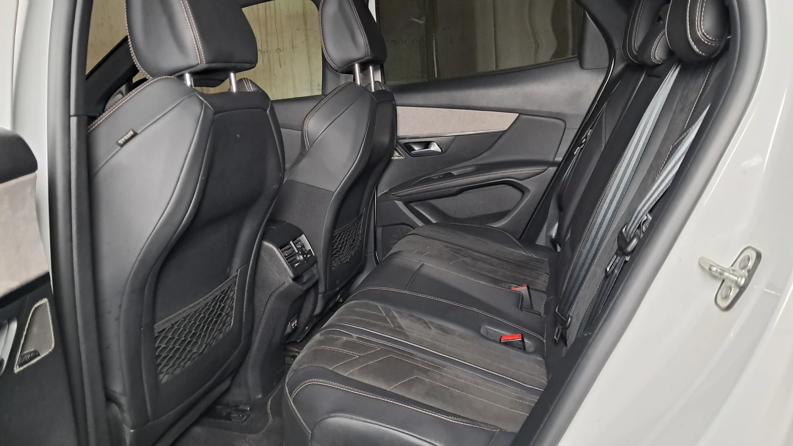 Peugeot 3008 1.6 HYBRID* GT-LINE* 4WD* 360 , снимка 14 - Автомобили и джипове - 54596082