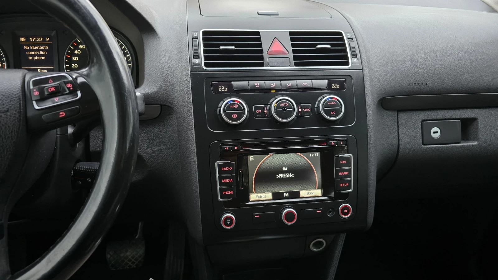 VW Touran DSG Печка Нави, снимка 13 - Автомобили и джипове - 54628542