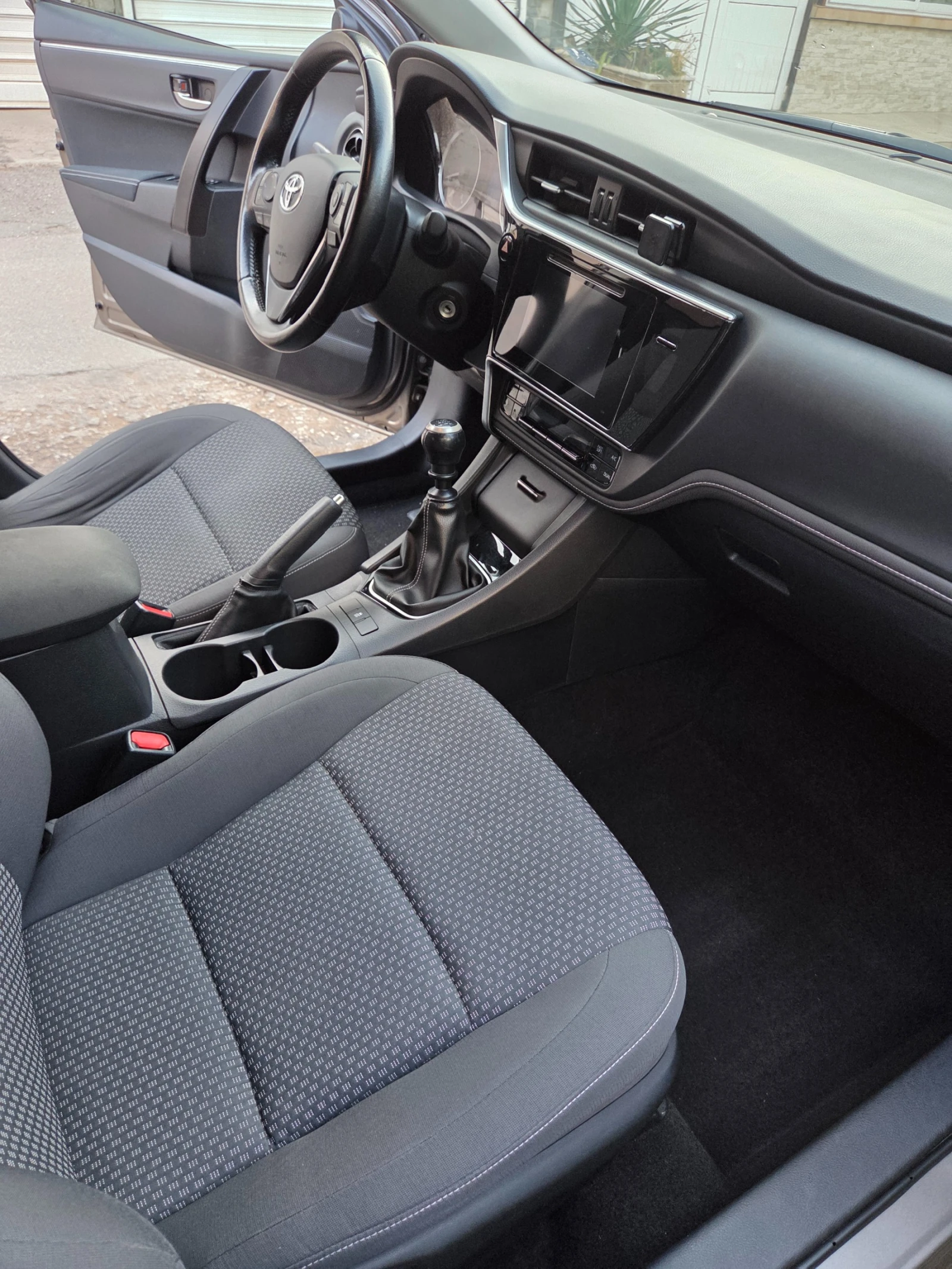 Toyota Corolla, снимка 8 - Автомобили и джипове - 55403575