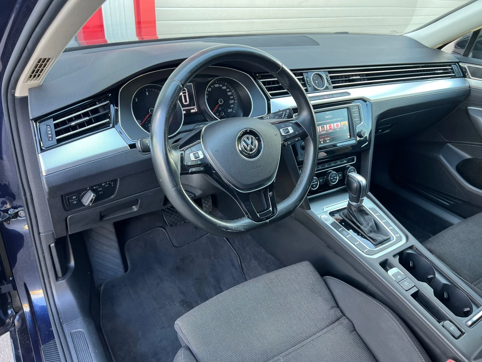 VW Passat 2.0TDI AUTOMATIK PANORAMA KEY LESS START STOP NAVI, снимка 12 - Автомобили и джипове - 56106384