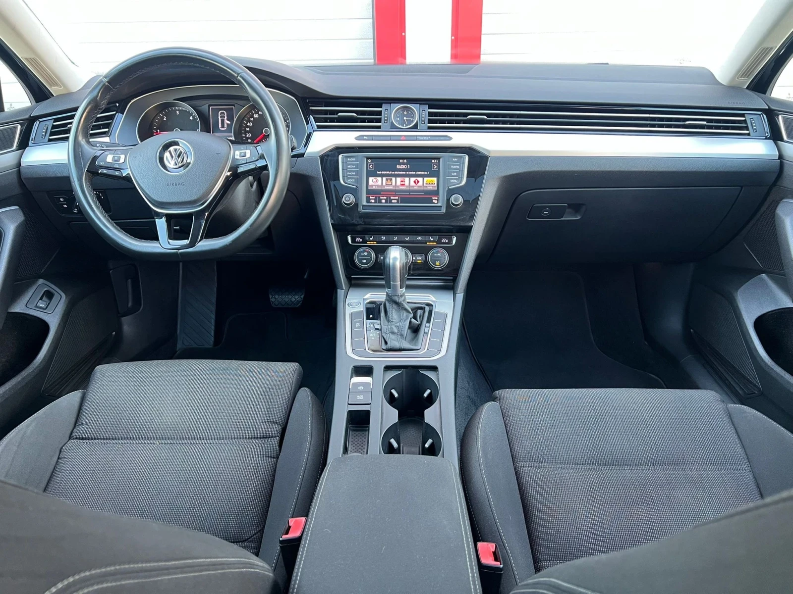 VW Passat 2.0TDI AUTOMATIK PANORAMA KEY LESS START STOP NAVI, снимка 13 - Автомобили и джипове - 56106384