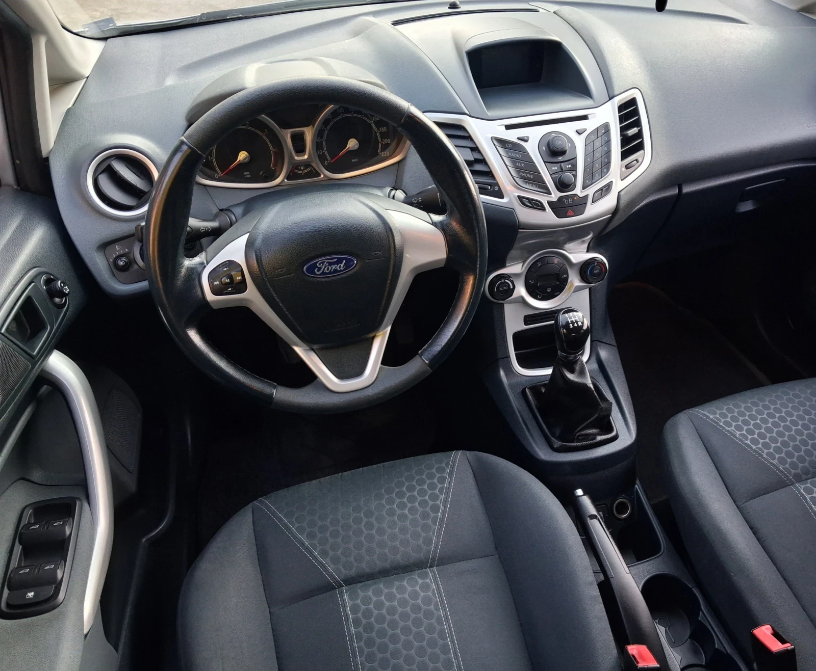 Ford Fiesta 1.3, снимка 5 - Автомобили и джипове - 56218201