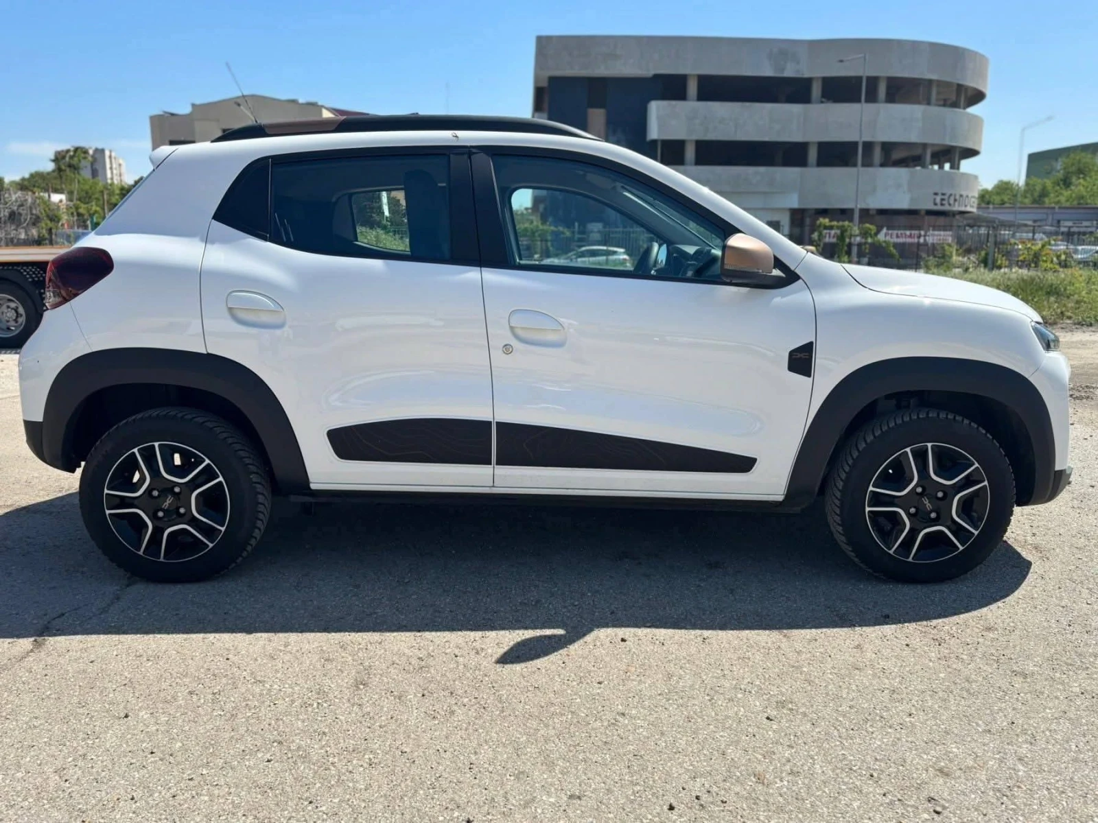 Dacia Spring 65 EXTREME, снимка 4 - Автомобили и джипове - 56247394