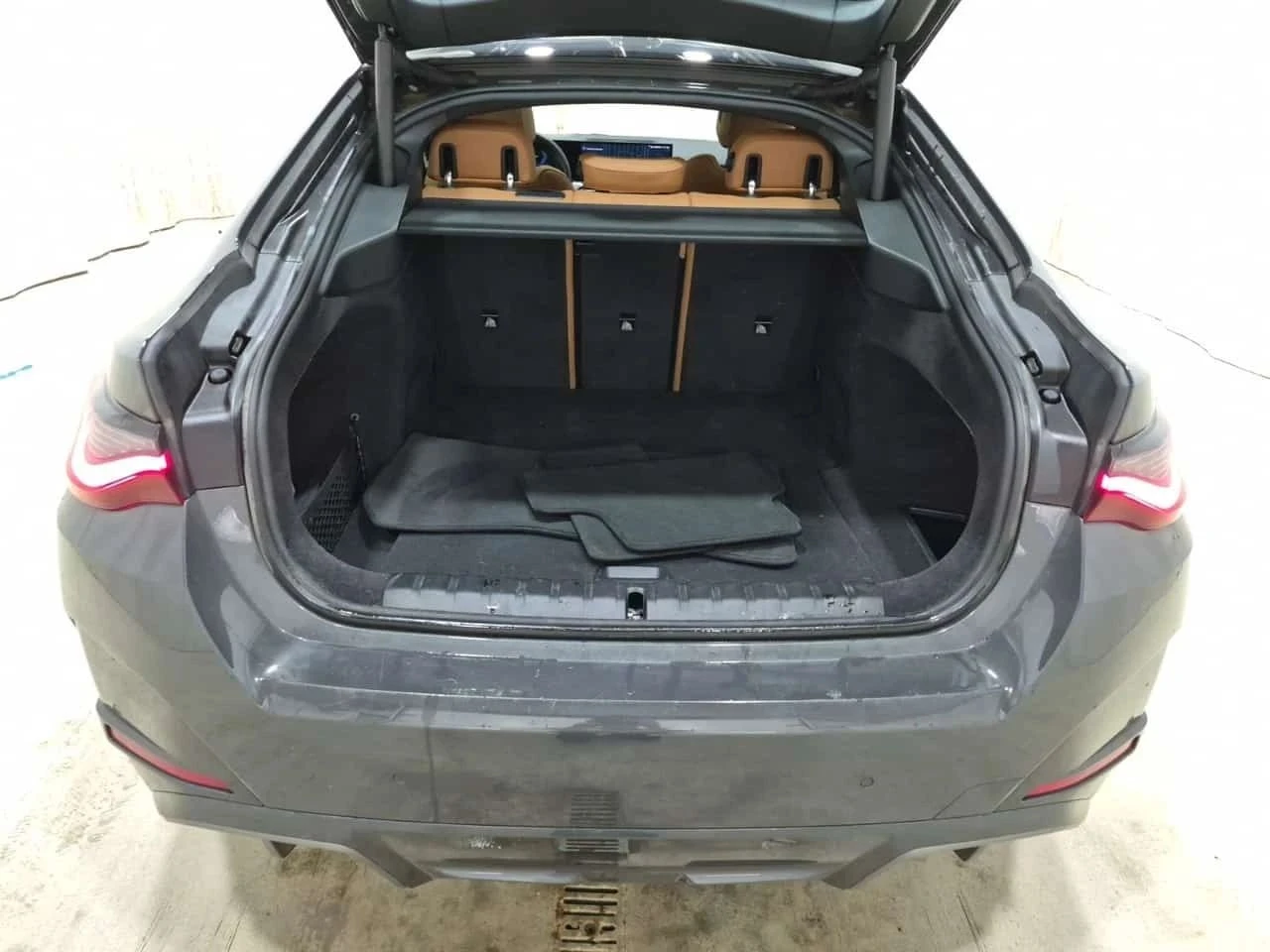 BMW i4, снимка 14 - Автомобили и джипове - 56688407