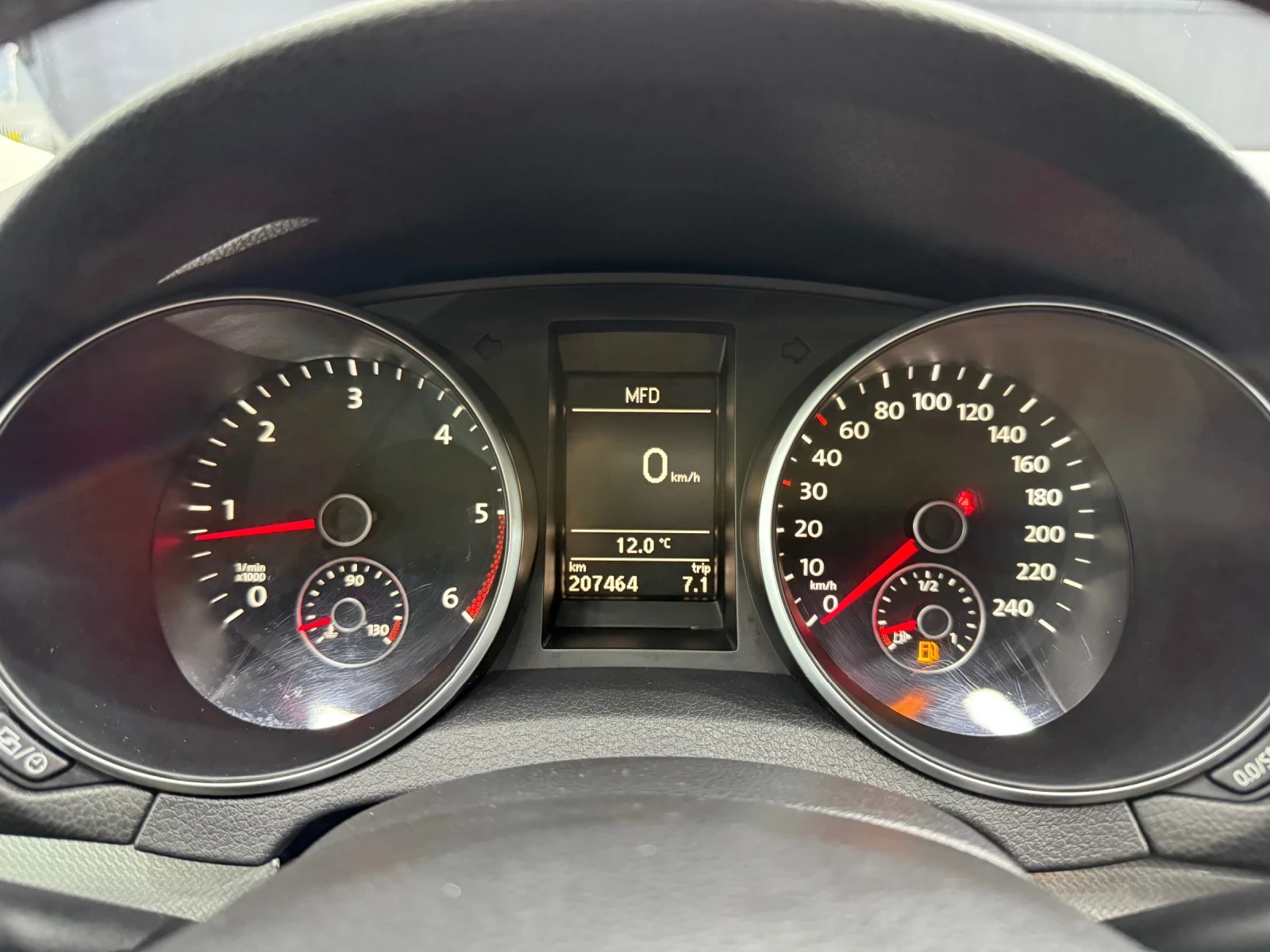 VW Golf 1.6 TDI MATCH, снимка 13 - Автомобили и джипове - 56728312