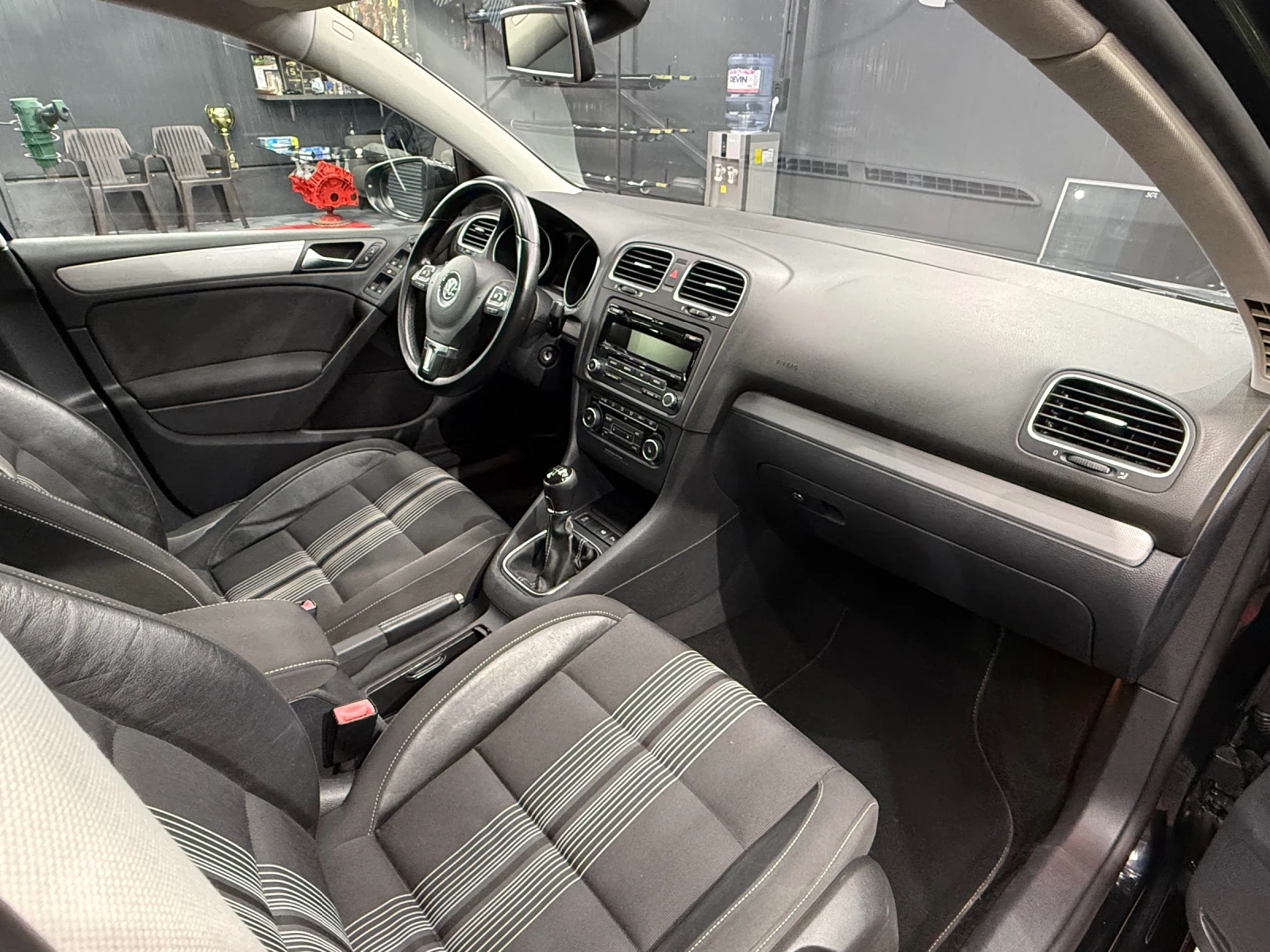 VW Golf 1.6 TDI MATCH, снимка 9 - Автомобили и джипове - 56728312