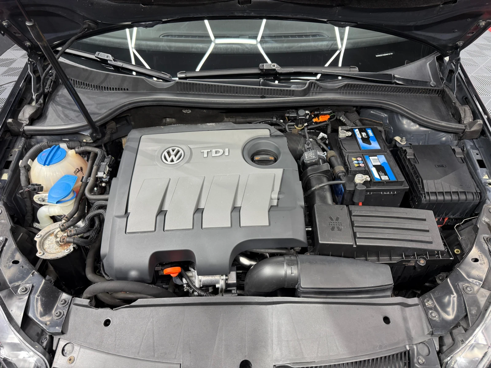 VW Golf 1.6 TDI MATCH, снимка 12 - Автомобили и джипове - 56728312