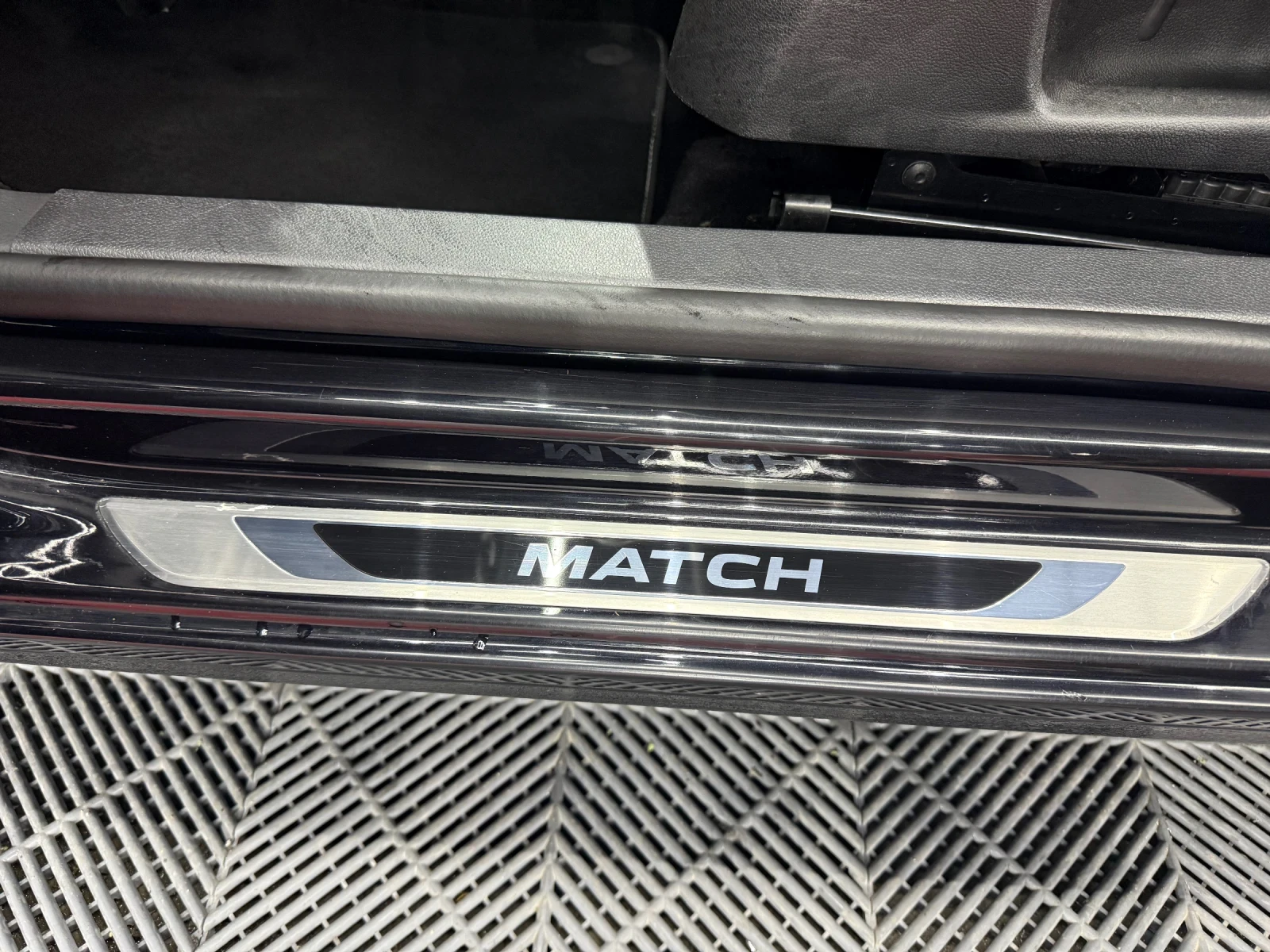 VW Golf 1.6 TDI MATCH, снимка 16 - Автомобили и джипове - 56728312