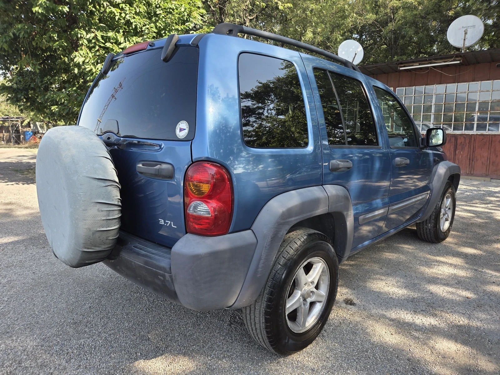 Jeep Cherokee Liberty 3.7/210hp - изображение 5