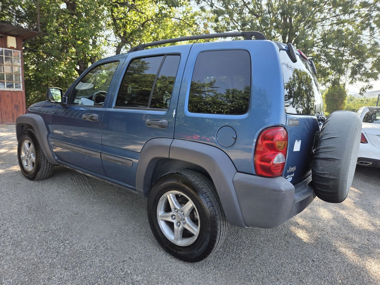 Jeep Cherokee Liberty 3.7/210hp - изображение 6