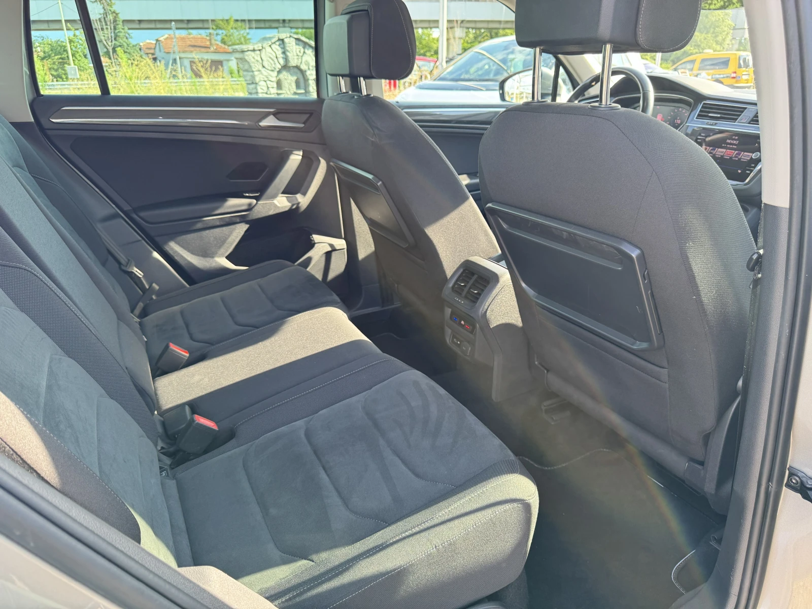 VW Tiguan, снимка 11 - Автомобили и джипове - 55233115