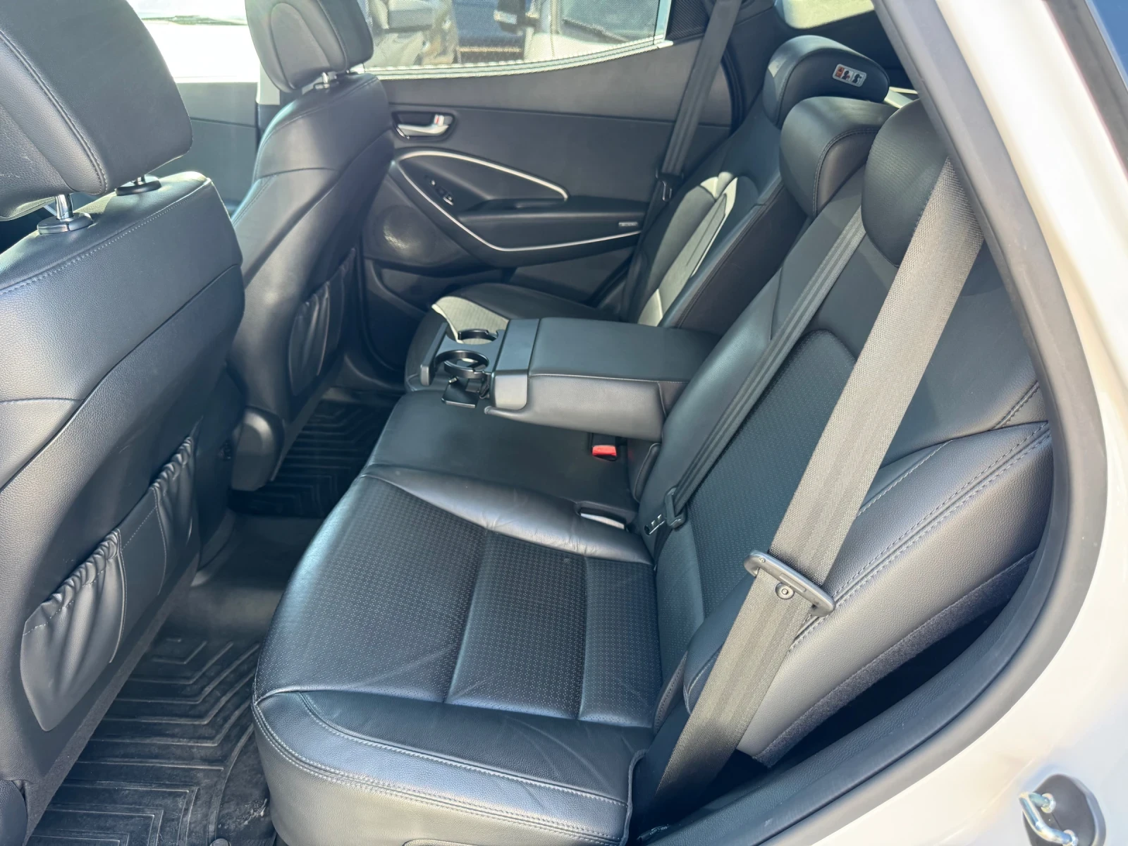Hyundai Santa fe 129000km* 2.2crdi 4WD 197hp* КОЖА* КАМЕРА* CAR PLA, снимка 8 - Автомобили и джипове - 55694004