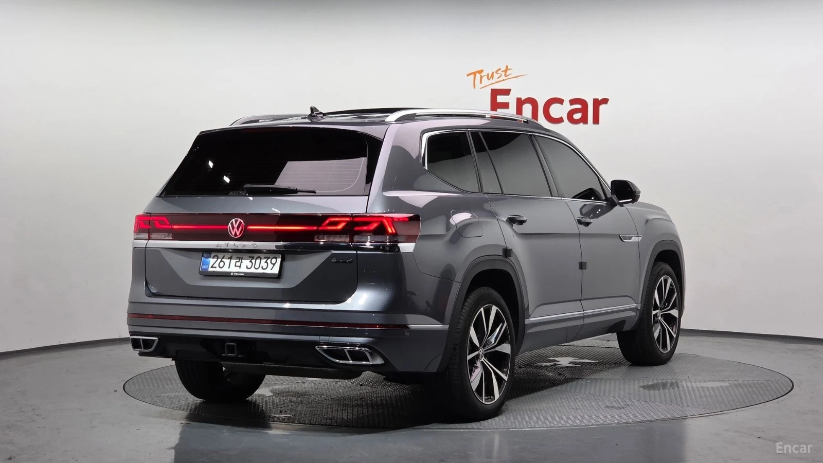 VW Atlas R-LINE - DISTRONIC - 360 - HUD - МАСАЖ -ФУЛ ЕКСТРИ, снимка 2 - Автомобили и джипове - 56103514
