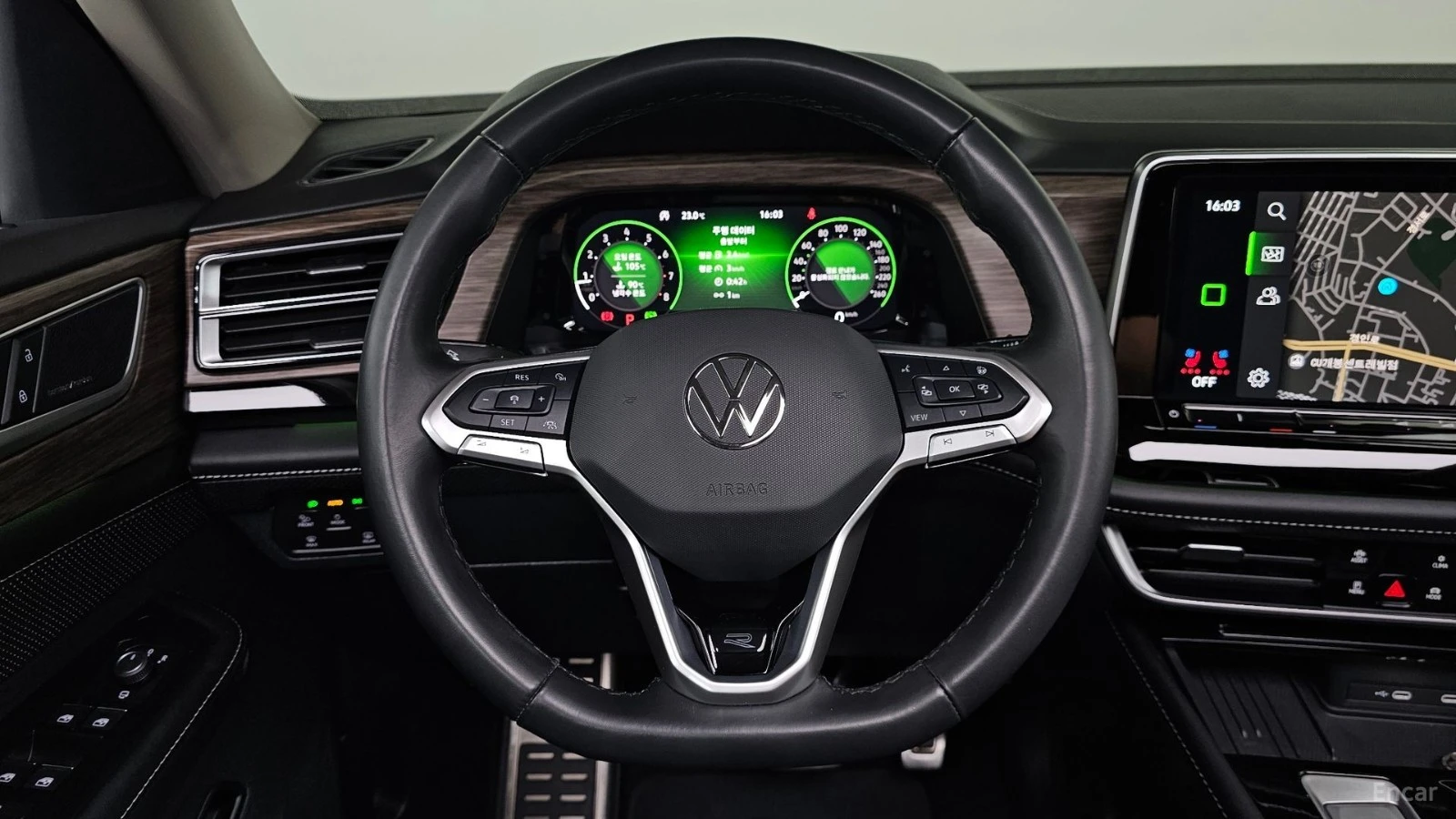 VW Atlas R-LINE - DISTRONIC - 360 - HUD - МАСАЖ -ФУЛ ЕКСТРИ, снимка 12 - Автомобили и джипове - 56103514