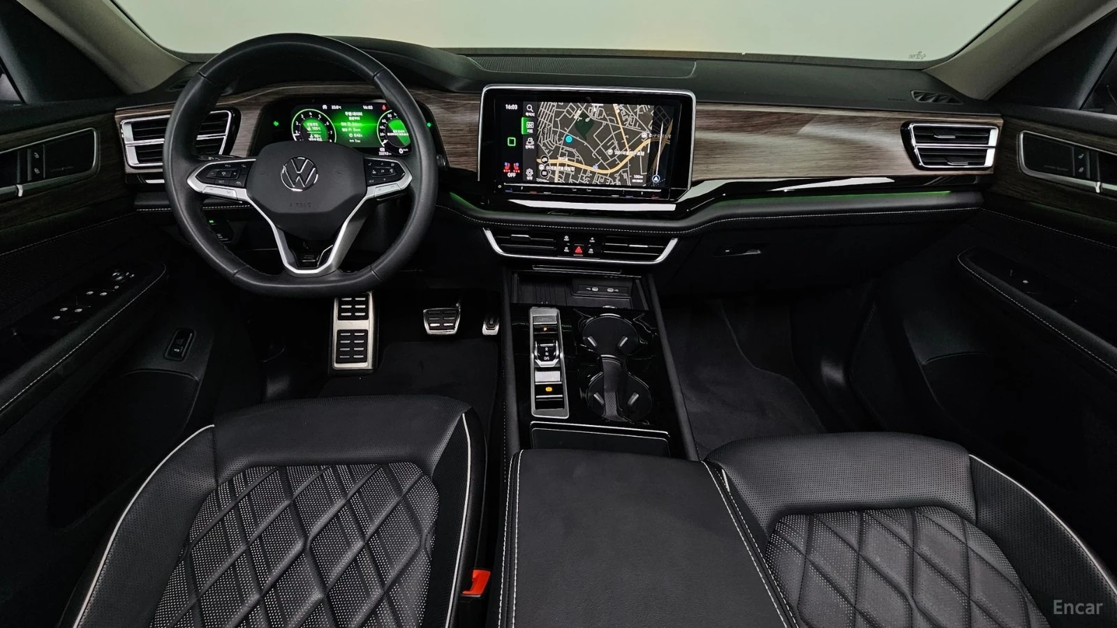 VW Atlas R-LINE - DISTRONIC - 360 - HUD - МАСАЖ -ФУЛ ЕКСТРИ, снимка 7 - Автомобили и джипове - 56103514
