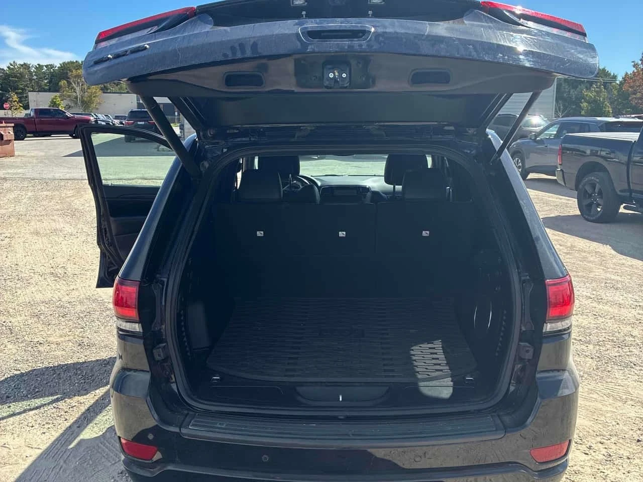 Jeep Grand cherokee  Altitude * CARFAX * БЕЗ ПЪРВОНАЧАЛНА ВНОСКА, снимка 16 - Автомобили и джипове - 56233483