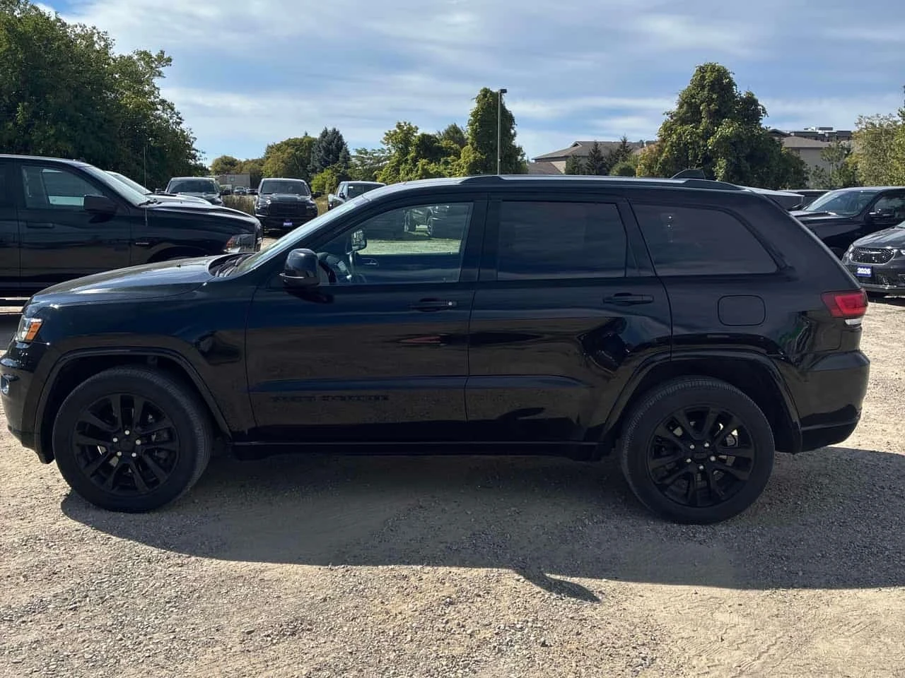 Jeep Grand cherokee  Altitude * CARFAX * БЕЗ ПЪРВОНАЧАЛНА ВНОСКА, снимка 2 - Автомобили и джипове - 56233483