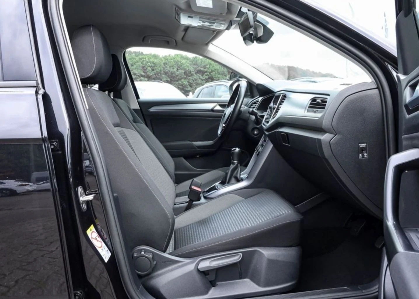 VW T-Roc Учебен 2.0TDI, снимка 5 - Автомобили и джипове - 56315814