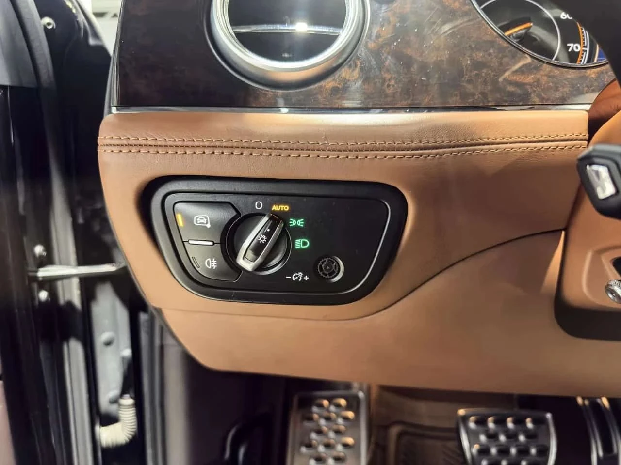 Bentley Bentayga, снимка 14 - Автомобили и джипове - 56740451