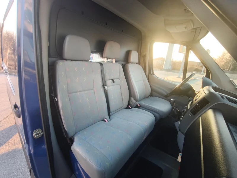 VW Crafter 2, 5TDI 136кс КЛИМАТРОНИК ШВЕЙЦАРИЯ, снимка 10 - Бусове и автобуси - 49069713