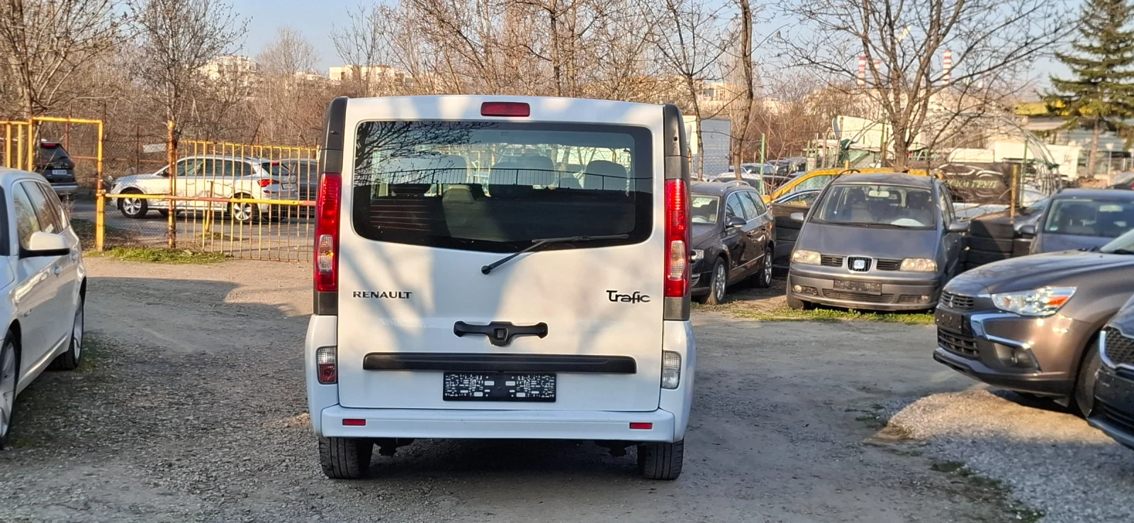 Renault Trafic 2.0 115kc 9 Местен климатроник, снимка 5 - Бусове и автобуси - 53864344