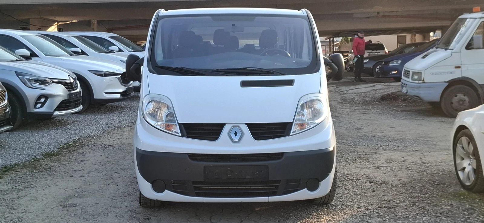 Renault Trafic 2.0 115kc 9 Местен климатроник, снимка 2 - Бусове и автобуси - 53864344