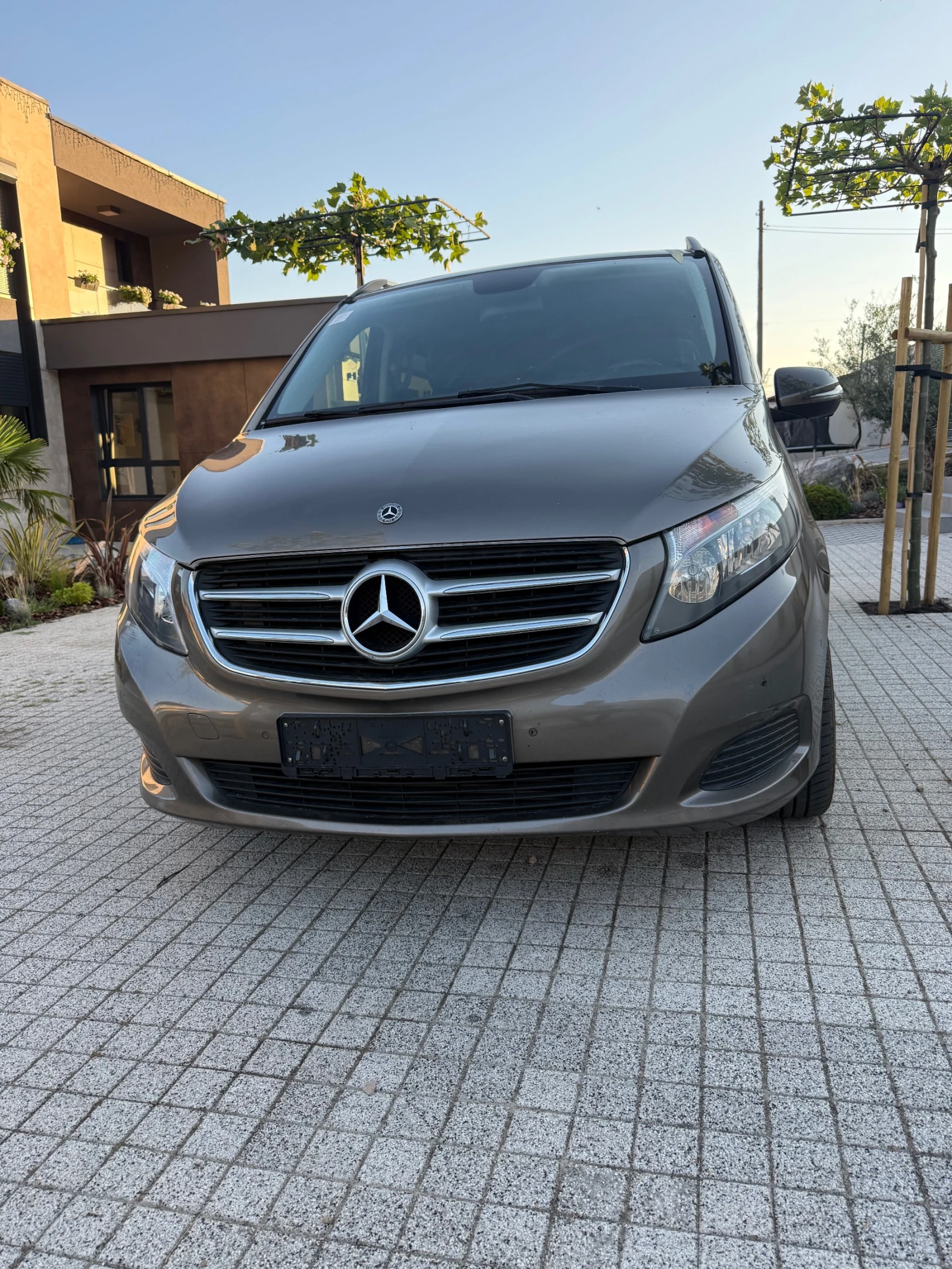Mercedes-Benz V 220